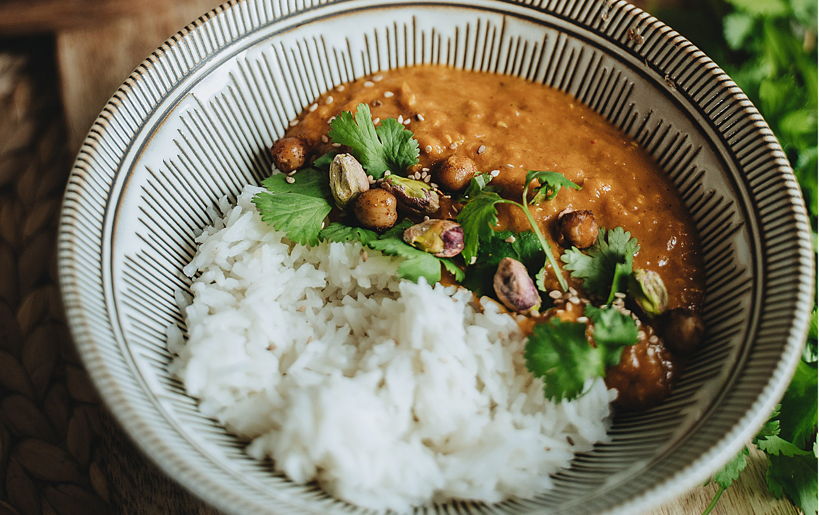 Klassisk indisk dhal på röda linser