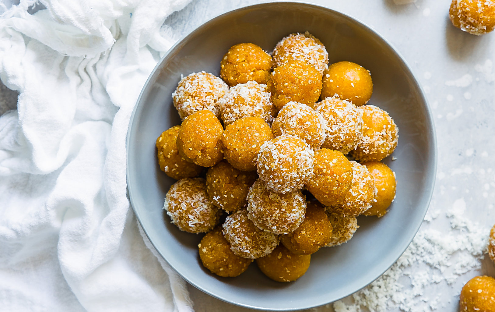 Så här gör du ayurvediska aprikos–och gurkmejabollar